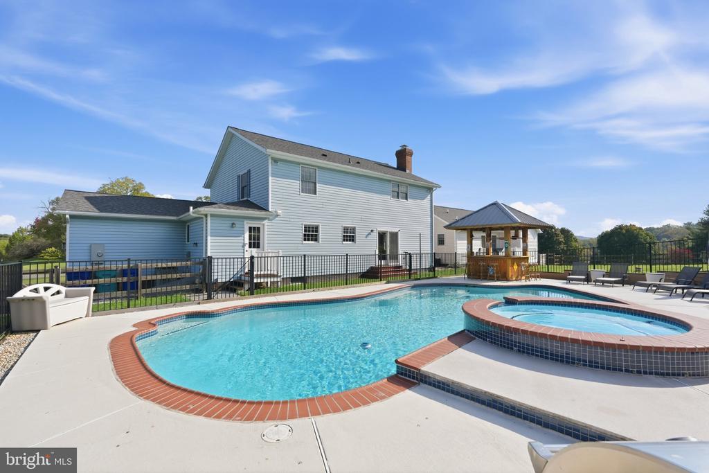 2994 HOPE MILLS LANE