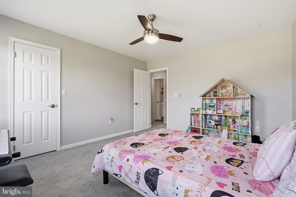 2994 HOPE MILLS LANE