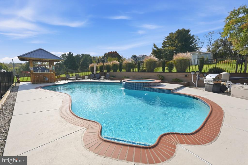 2994 HOPE MILLS LANE