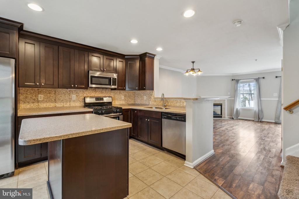 2006 FLAGSTONE COURT