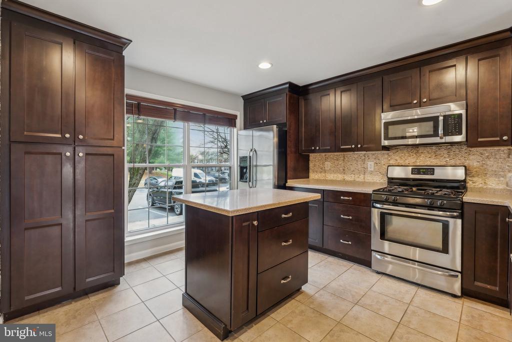 2006 FLAGSTONE COURT