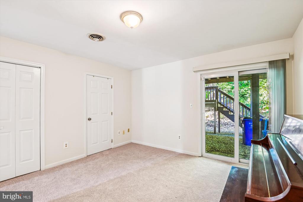 9633 HADLEIGH COURT
