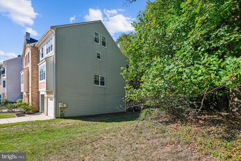 9633 HADLEIGH COURT