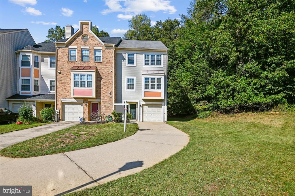 9633 HADLEIGH COURT