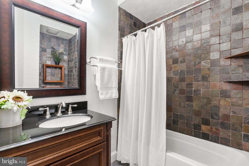 5052 SOUTHERN STAR TERRACE