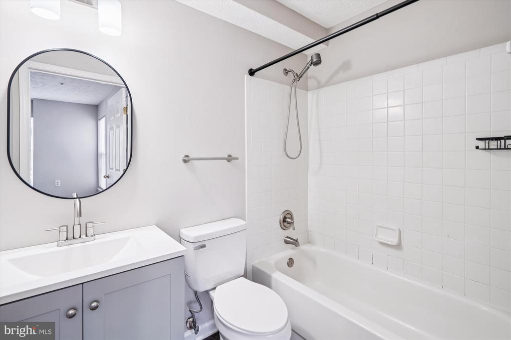 6215 SANDPIPER COURT Unit: 101