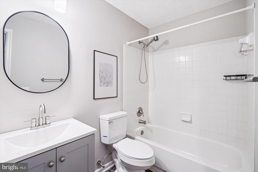 6215 SANDPIPER COURT Unit: 101