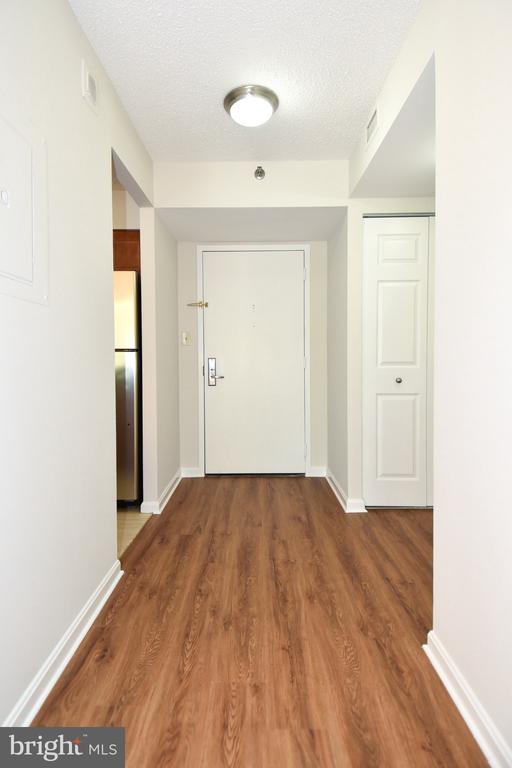 10101 GROSVENOR PLACE Unit: 208