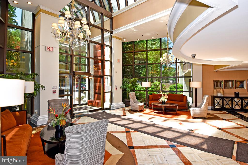 10101 GROSVENOR PLACE Unit: 208