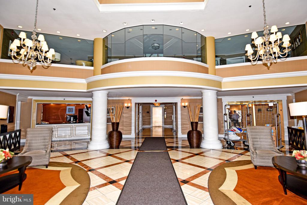 10101 GROSVENOR PLACE Unit: 208