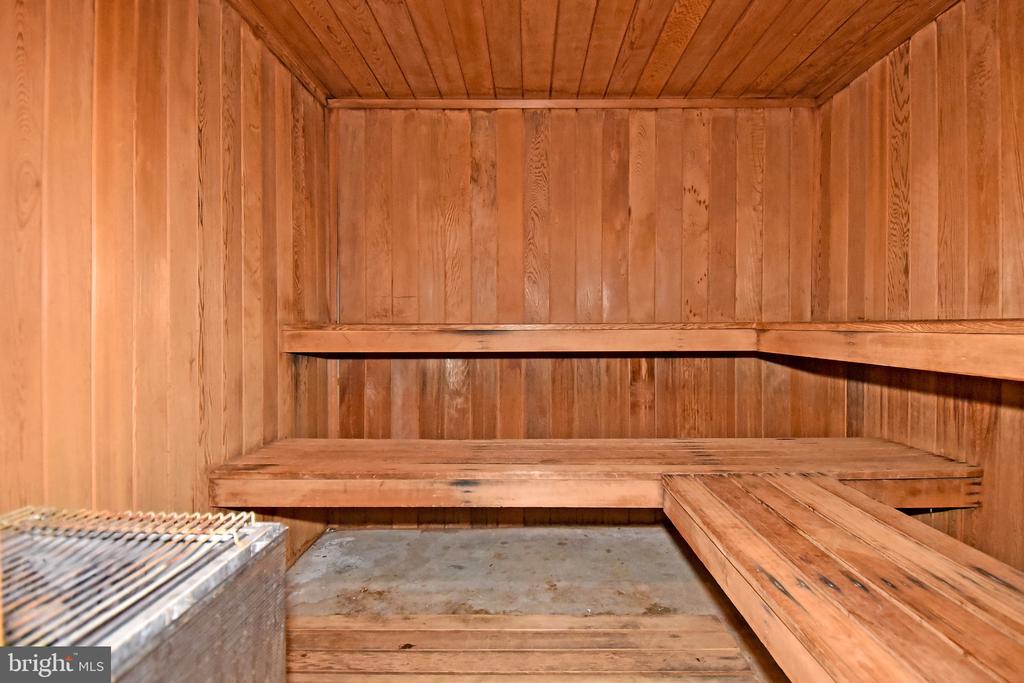 10101 GROSVENOR PLACE Unit: 208