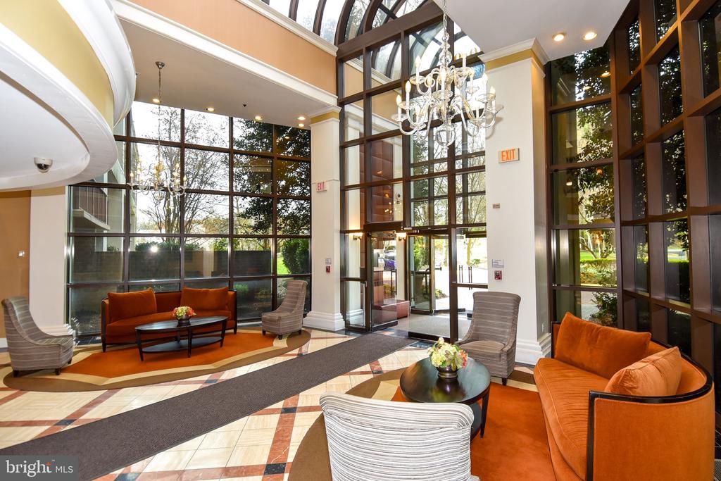 10101 GROSVENOR PLACE Unit: 208