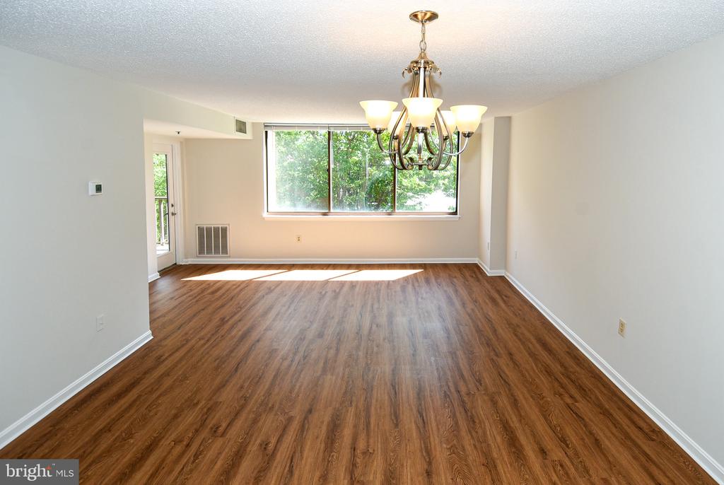 10101 GROSVENOR PLACE Unit: 208
