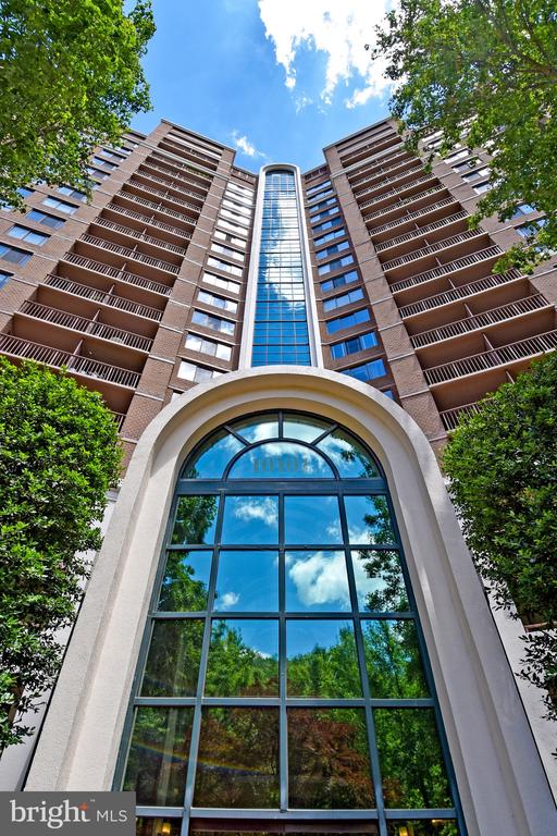 10101 GROSVENOR PLACE Unit: 208