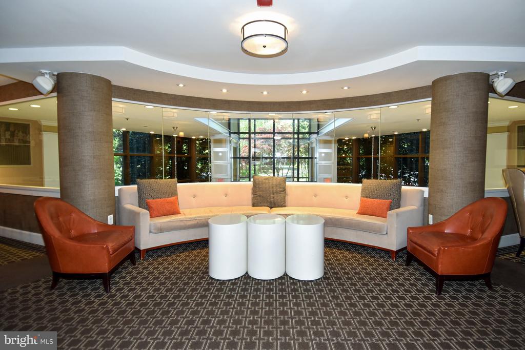 10101 GROSVENOR PLACE Unit: 208