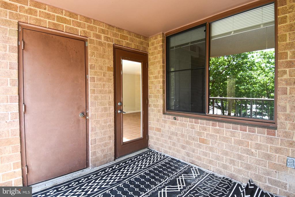 10101 GROSVENOR PLACE Unit: 208