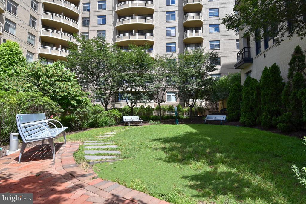7111 WOODMONT AVENUE Unit: 315