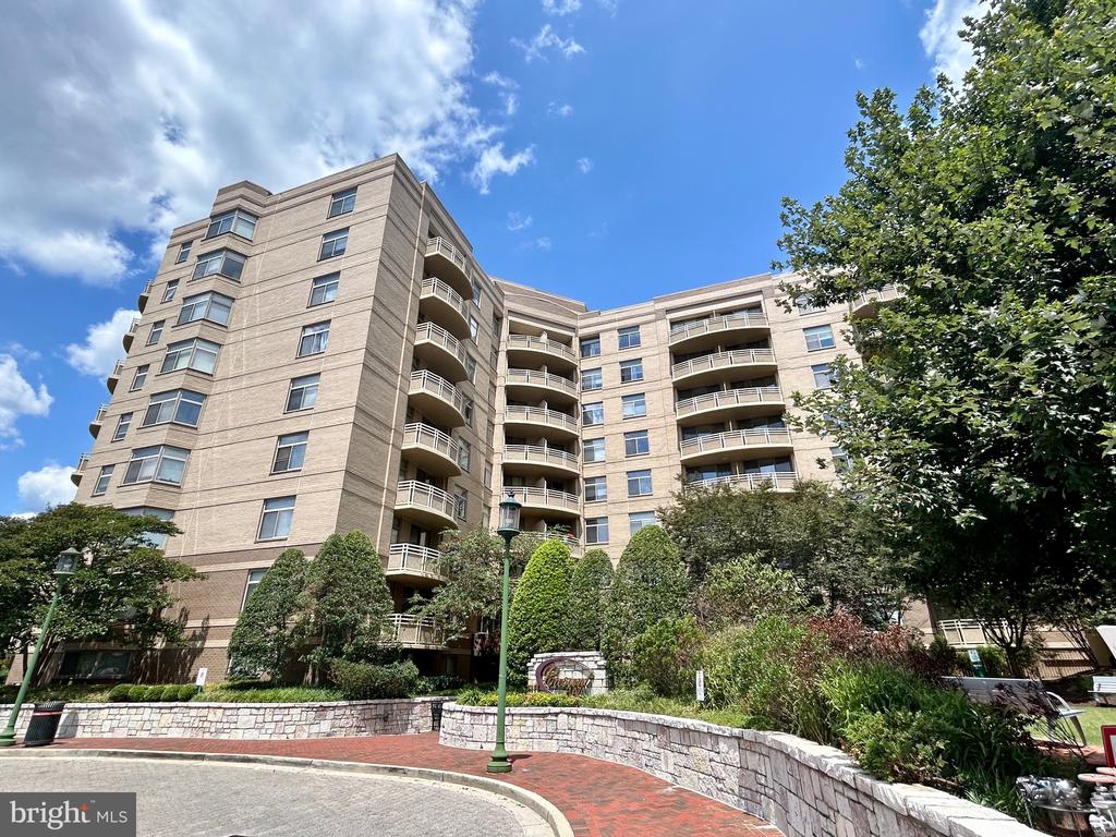 7111 WOODMONT AVENUE Unit: 315