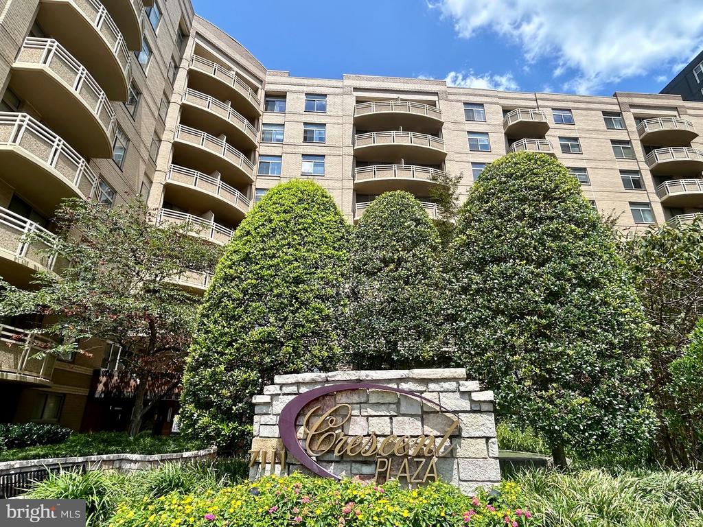 7111 WOODMONT AVENUE Unit: 315