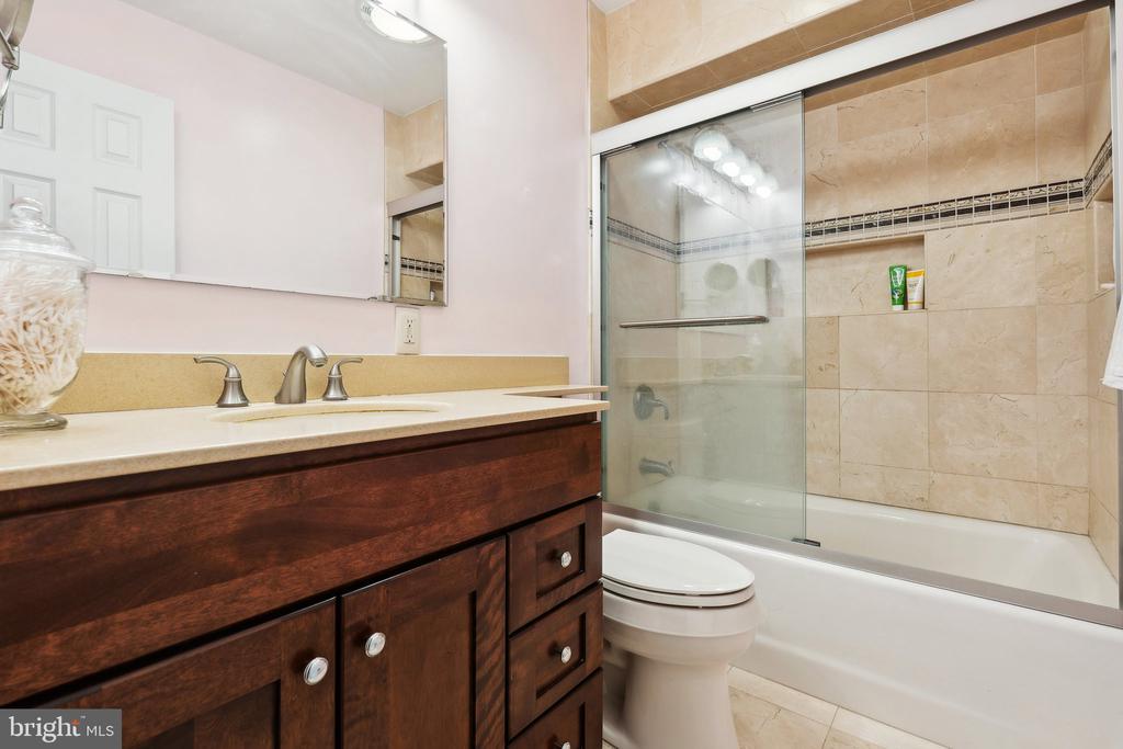 8704 WOODFIELD COURT