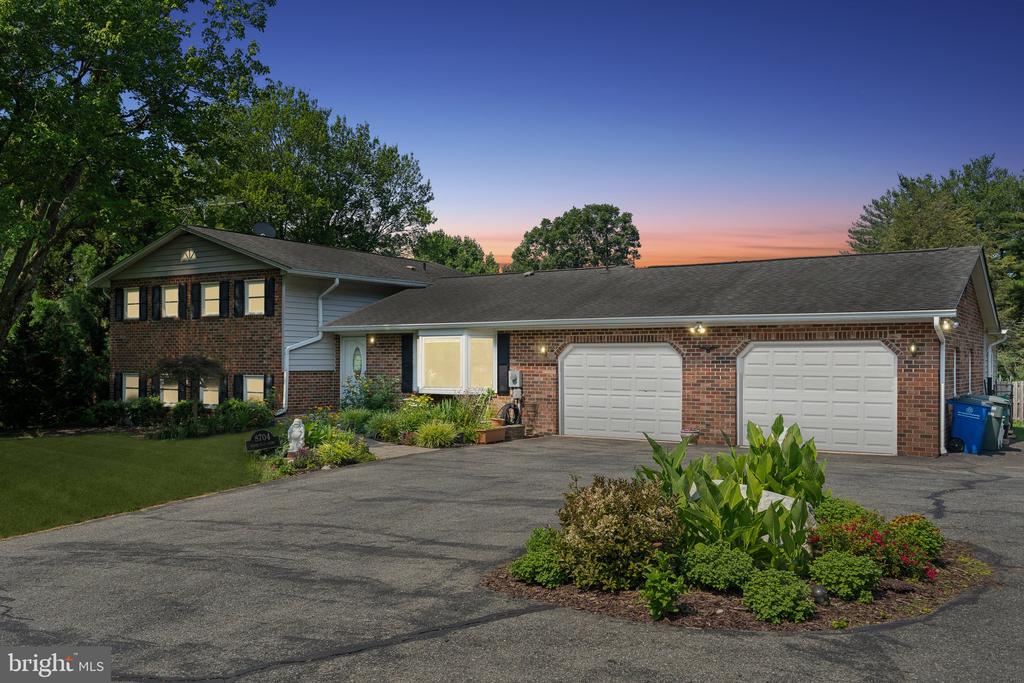 8704 WOODFIELD COURT