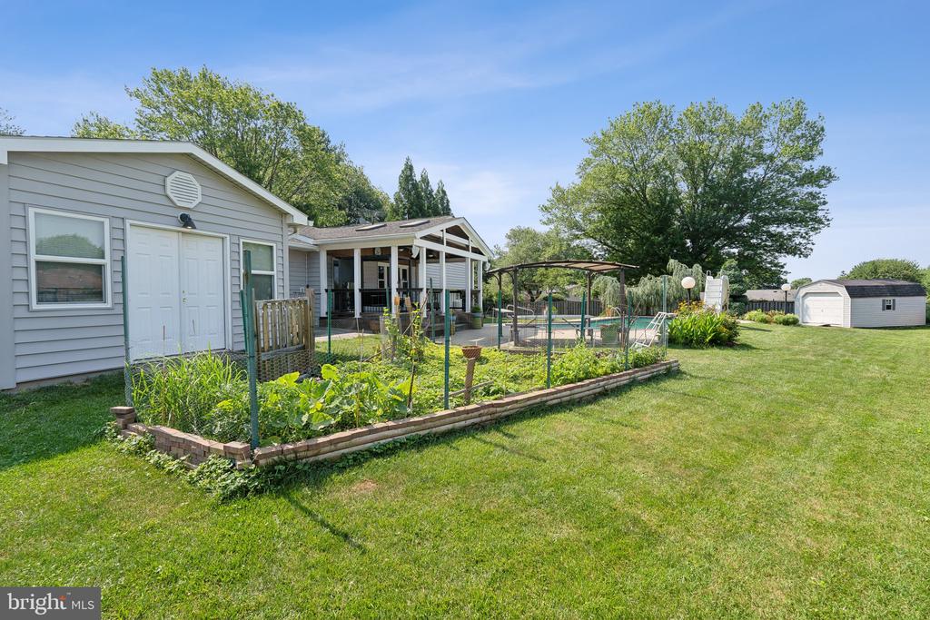 8704 WOODFIELD COURT