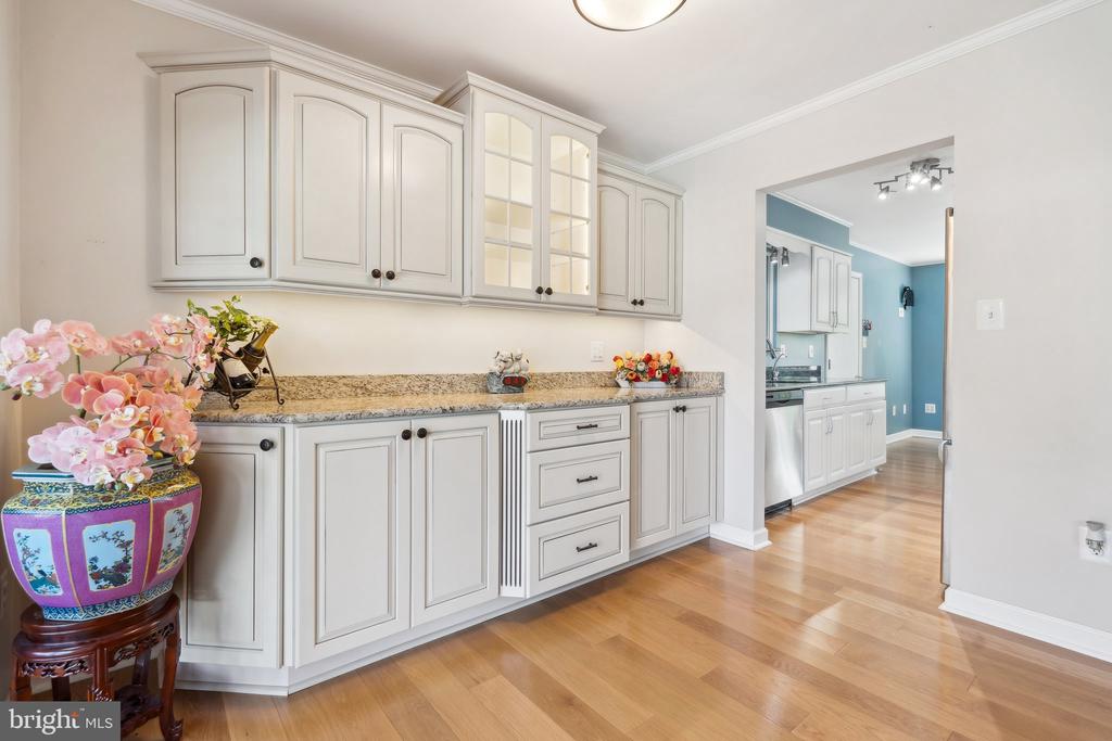 8704 WOODFIELD COURT