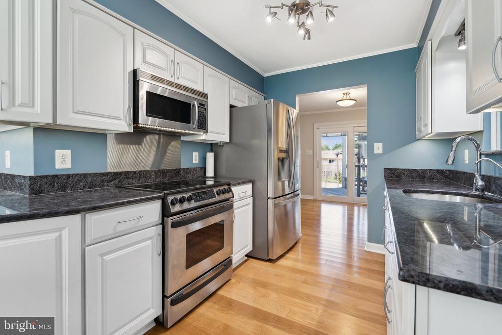 8704 WOODFIELD COURT