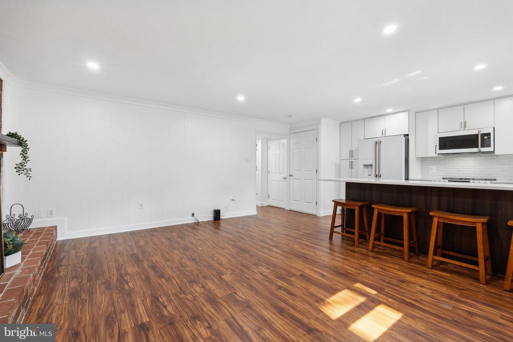 8704 WOODFIELD COURT