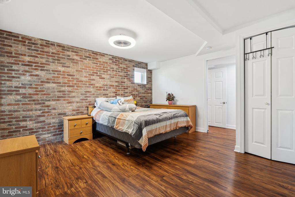 8704 WOODFIELD COURT