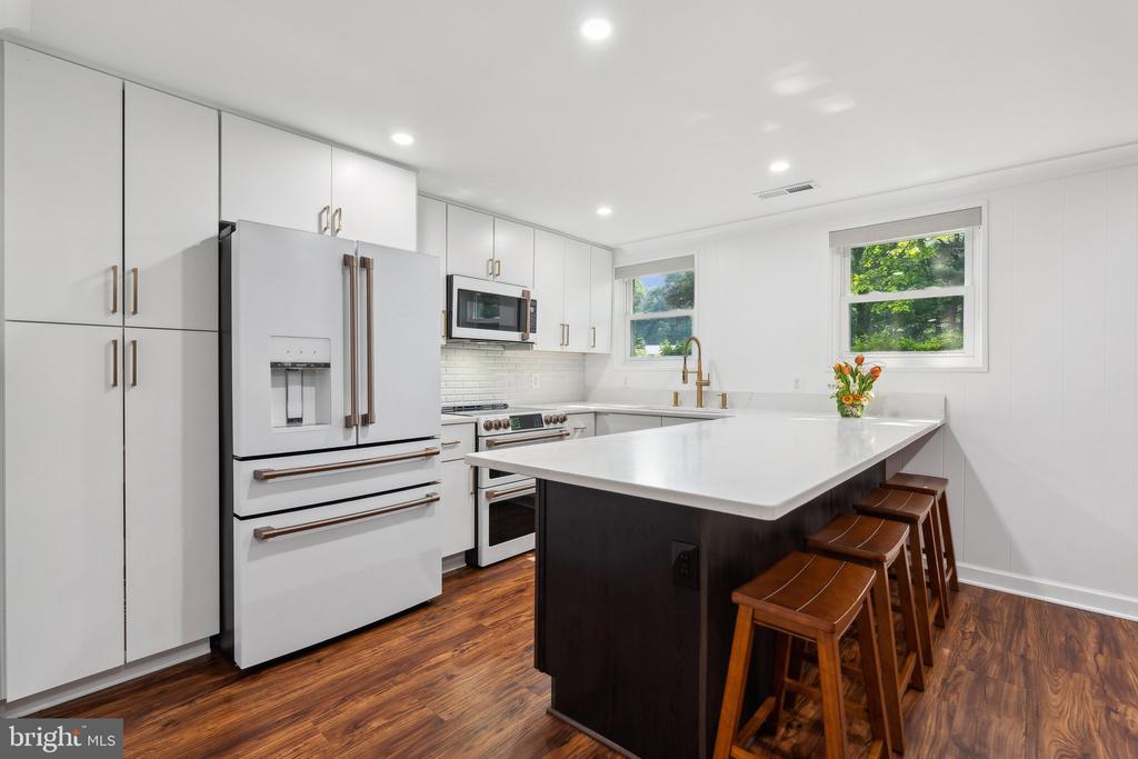 8704 WOODFIELD COURT