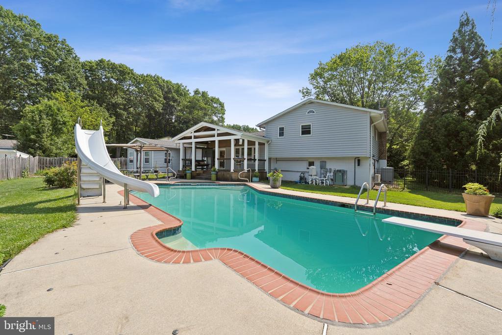 8704 WOODFIELD COURT