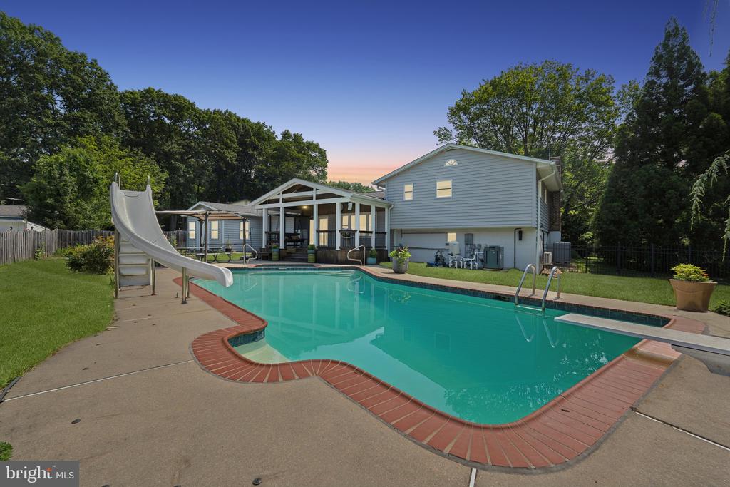 8704 WOODFIELD COURT