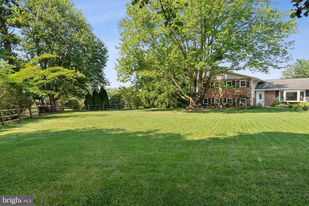 8704 WOODFIELD COURT