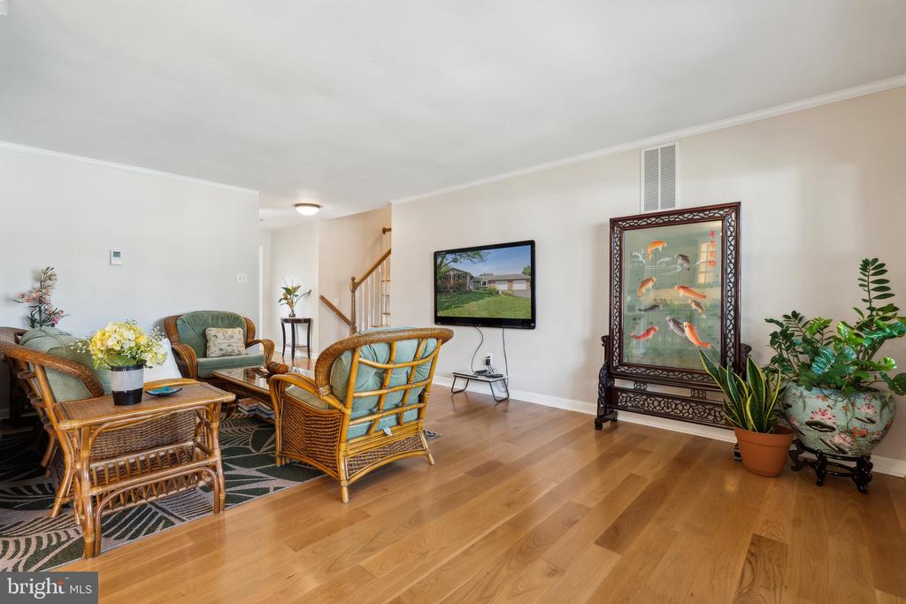 8704 WOODFIELD COURT