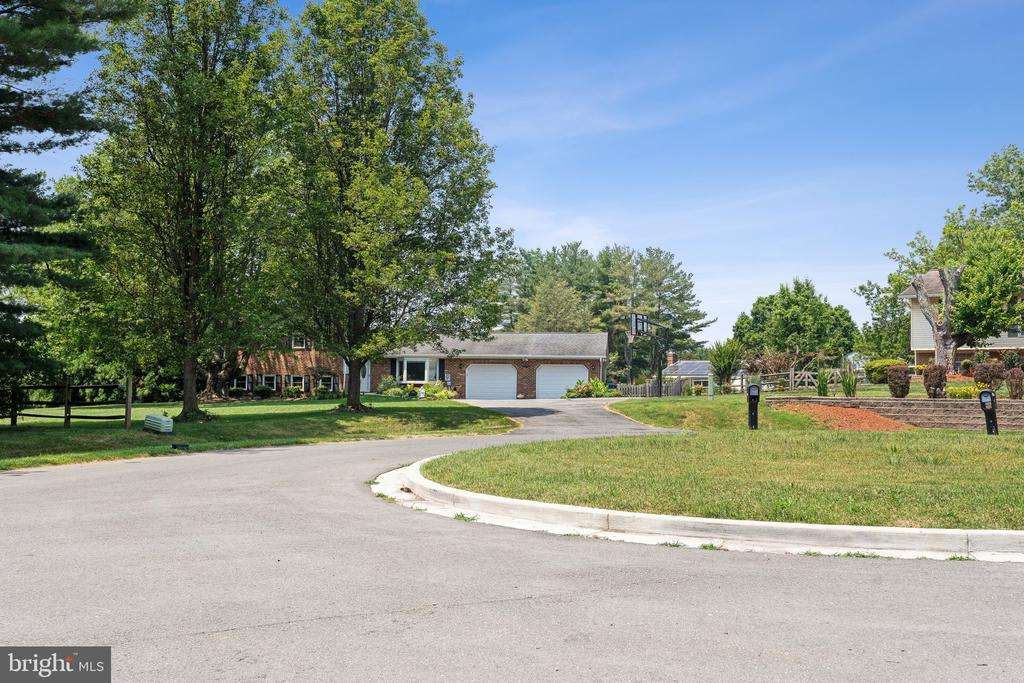8704 WOODFIELD COURT