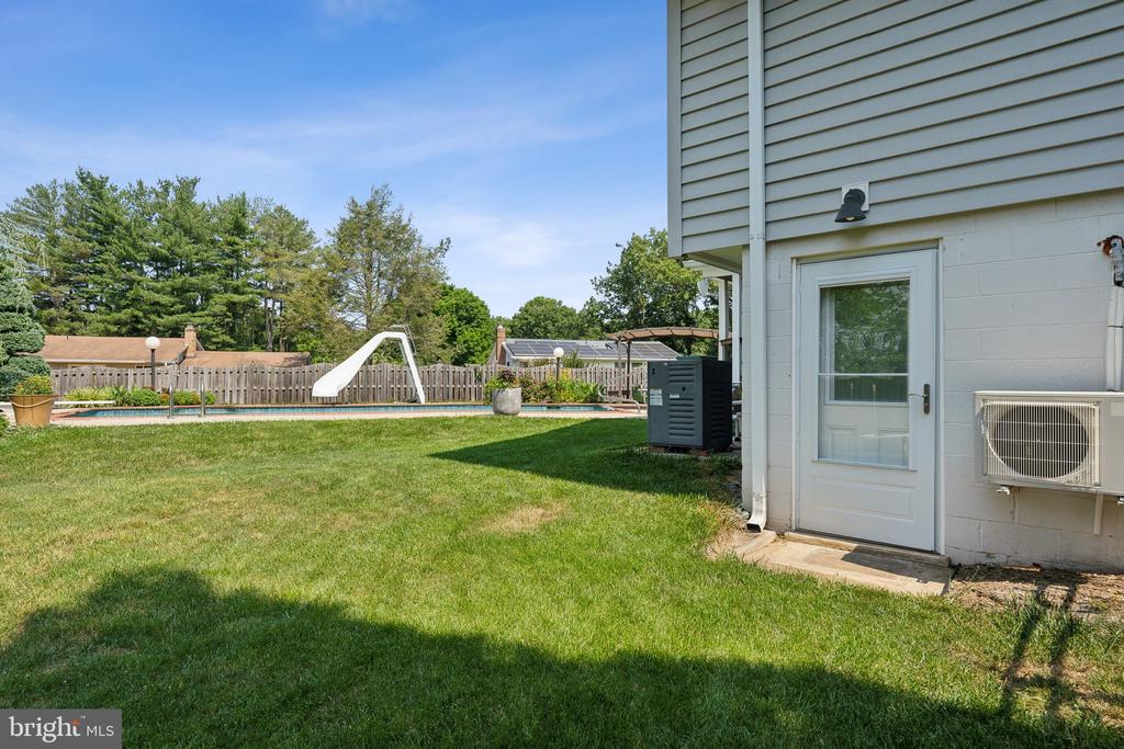 8704 WOODFIELD COURT