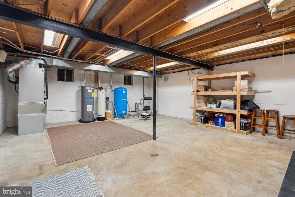 8704 WOODFIELD COURT