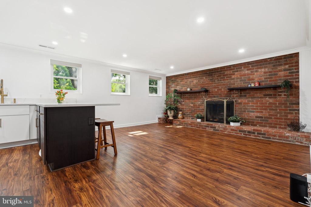 8704 WOODFIELD COURT