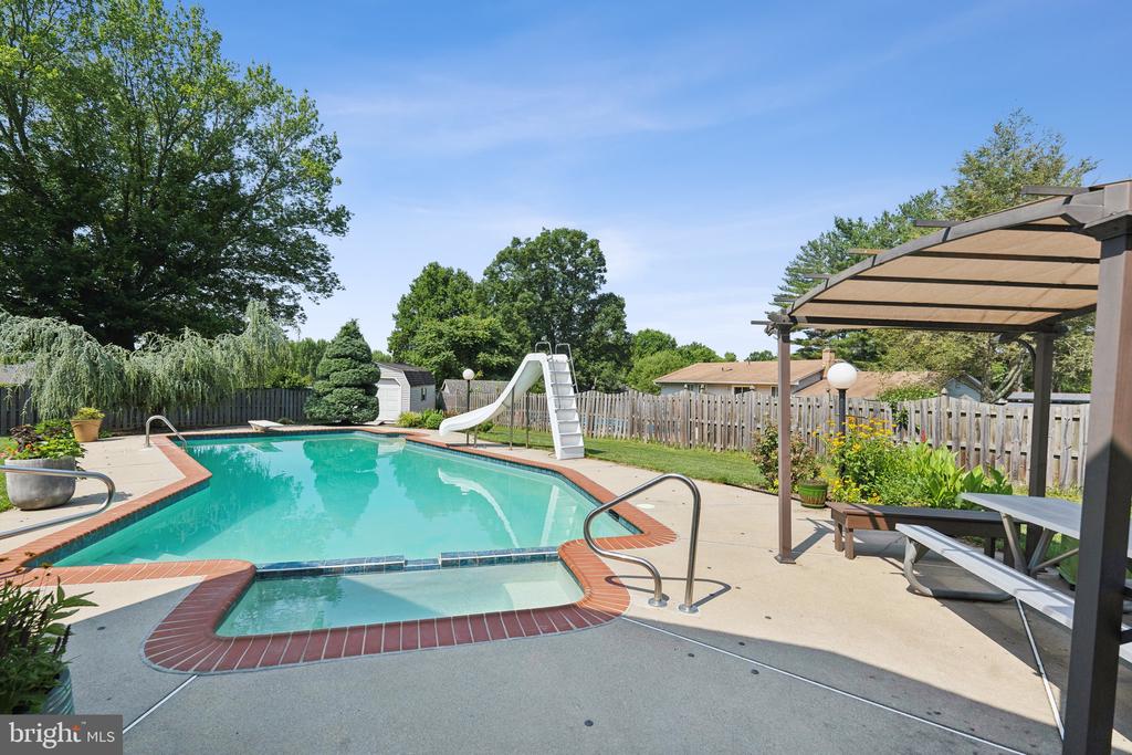 8704 WOODFIELD COURT