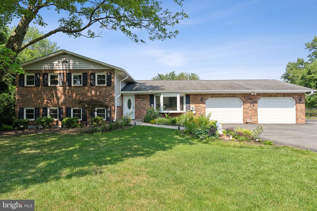 8704 WOODFIELD COURT