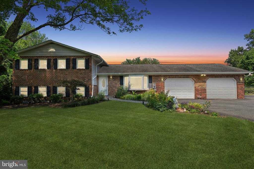 8704 WOODFIELD COURT