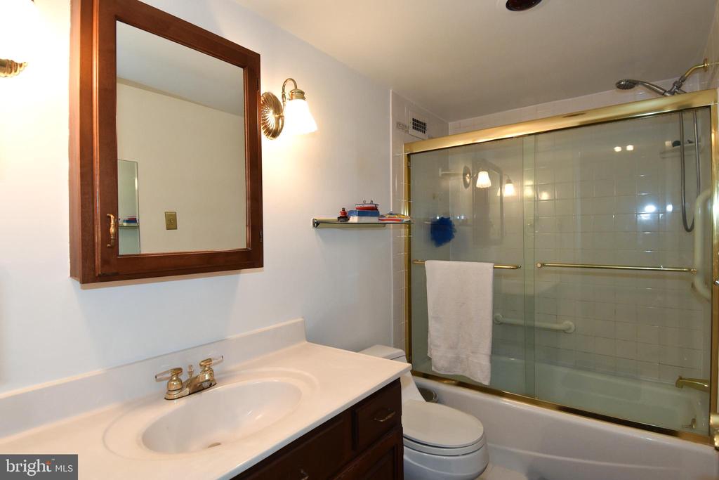 5225 POOKS HILL ROAD Unit: 226N