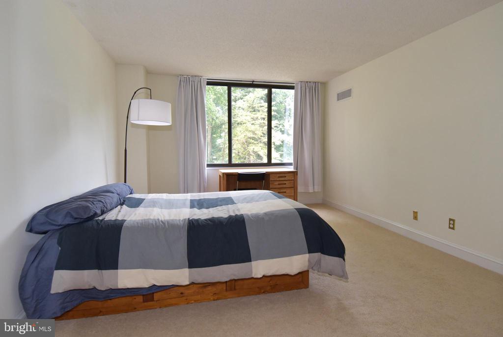 5225 POOKS HILL ROAD Unit: 226N