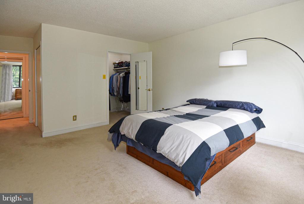 5225 POOKS HILL ROAD Unit: 226N