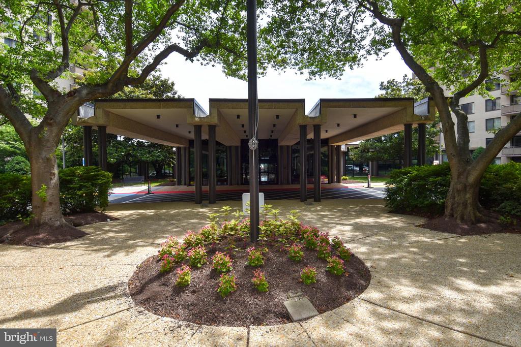5225 POOKS HILL ROAD Unit: 226N