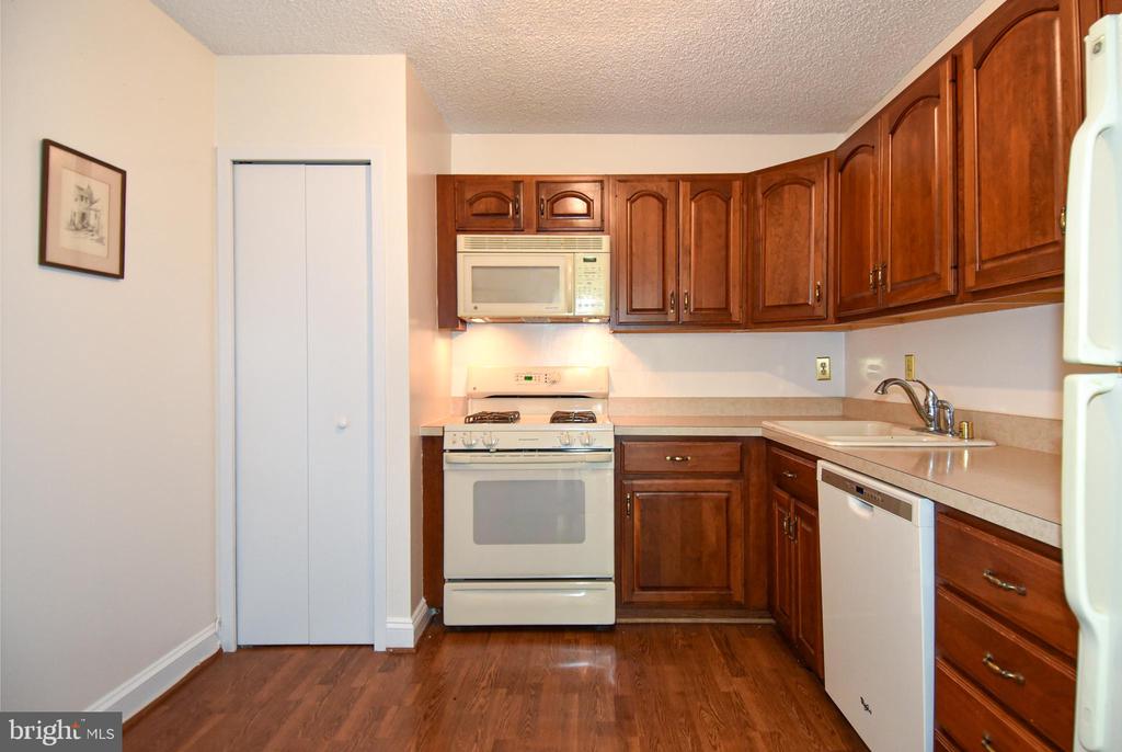 5225 POOKS HILL ROAD Unit: 226N