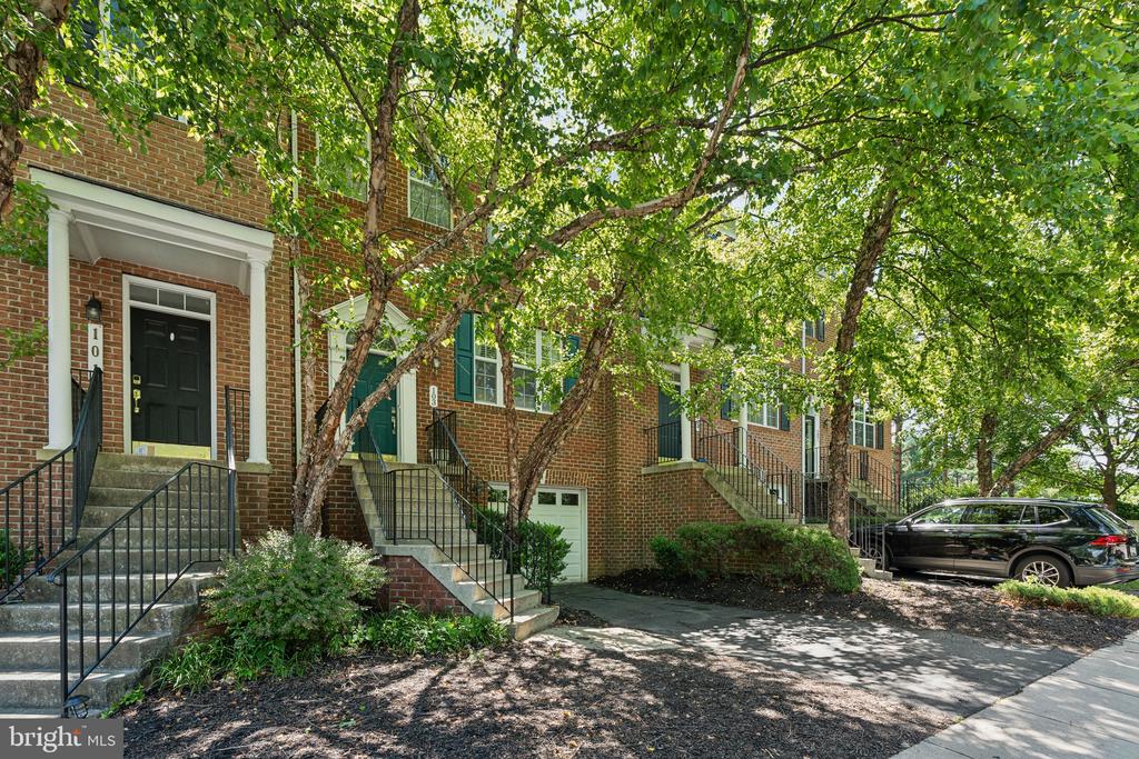 103 SANDBERRY COURT