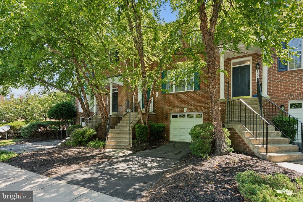 103 SANDBERRY COURT