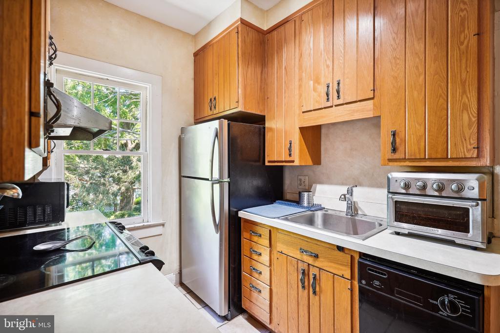 3819 CALVERT PLACE